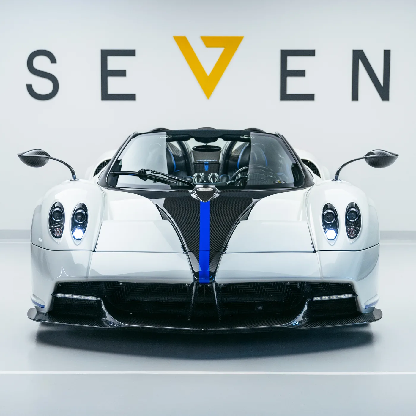 2019 Pagani Huayra Roadster angeboten von einem Supersportwagenhändler in Riyadh, Saudi-Arabien, Foto 12 von 30