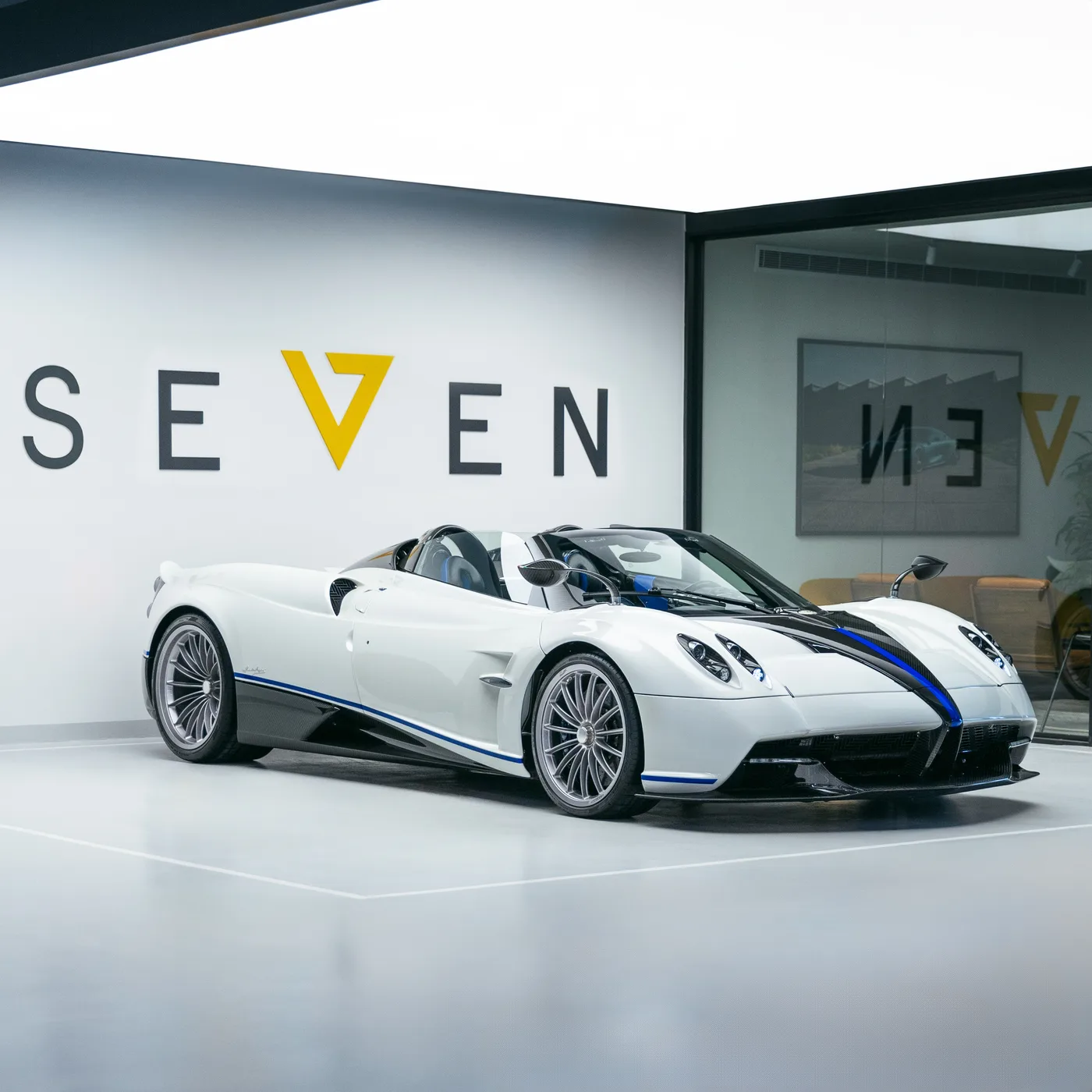 2019 Pagani Huayra Roadster angeboten von einem Supersportwagenhändler in Riyadh, Saudi-Arabien, Foto 13 von 30