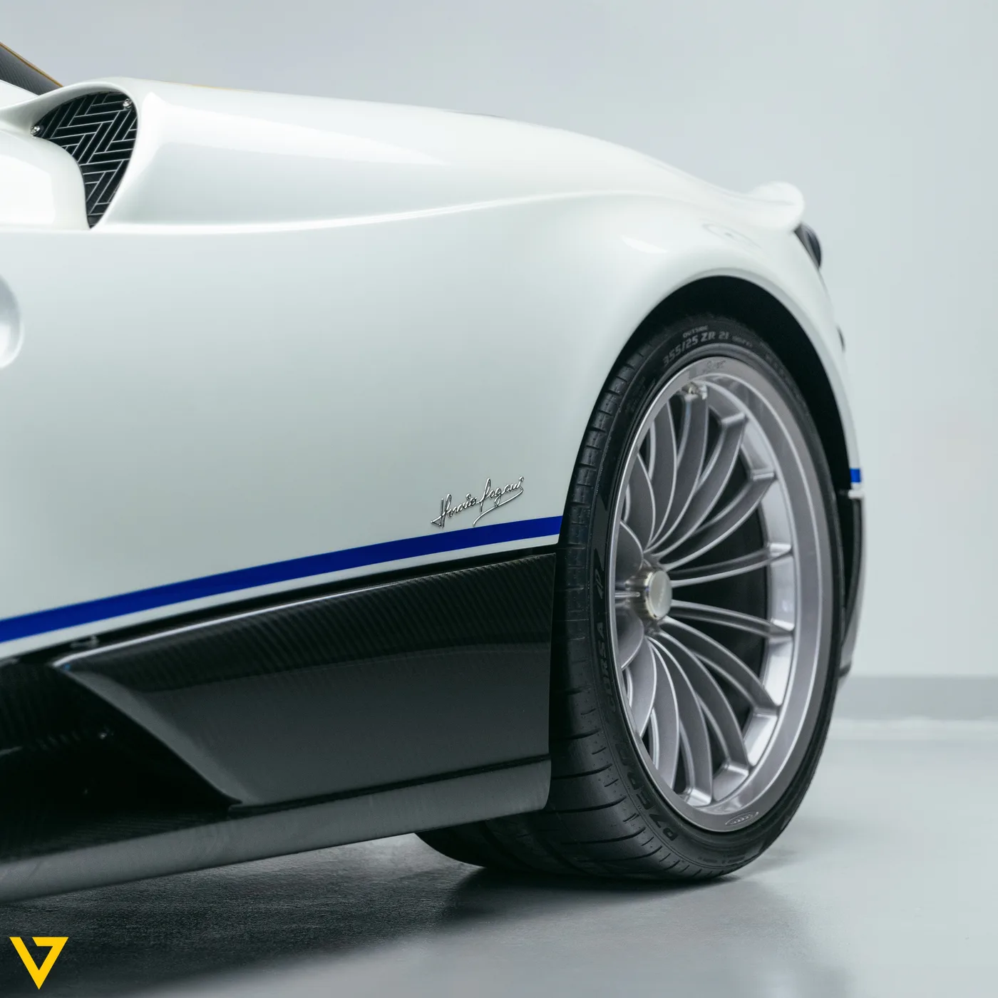 2019 Pagani Huayra Roadster angeboten von einem Supersportwagenhändler in Riyadh, Saudi-Arabien, Foto 15 von 30