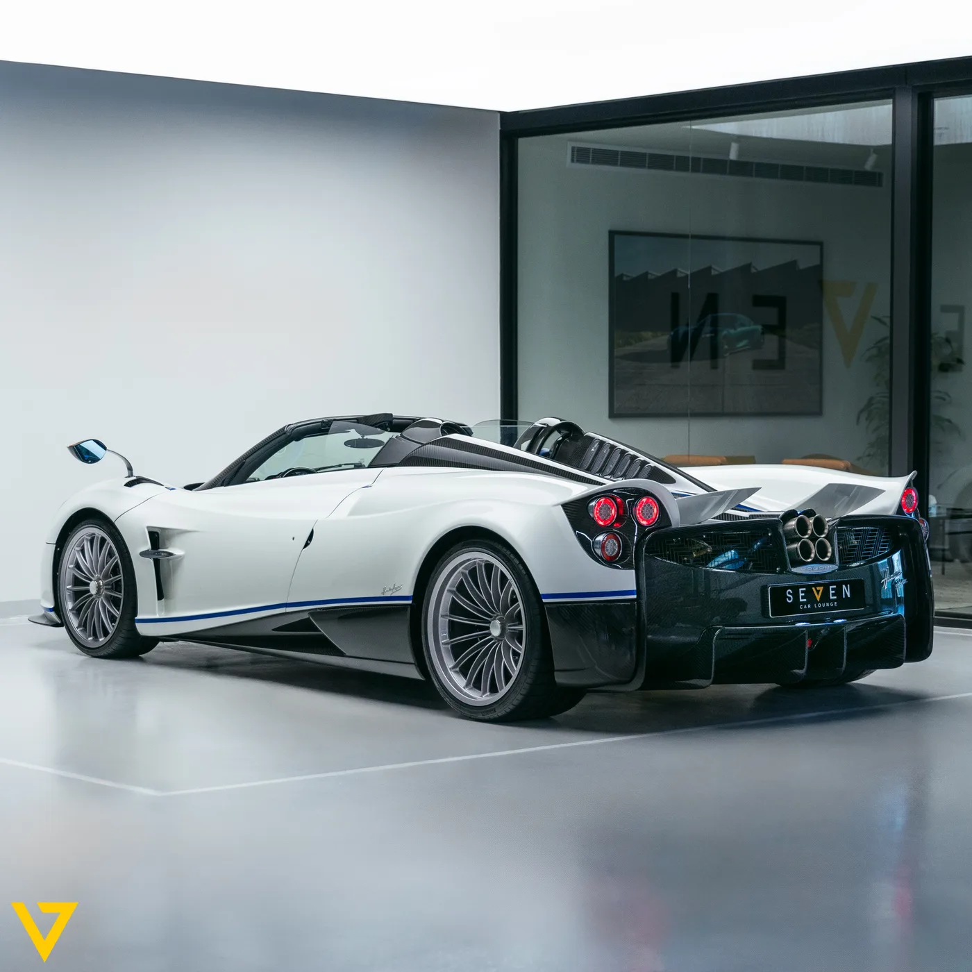 2019 Pagani Huayra Roadster angeboten von einem Supersportwagenhändler in Riyadh, Saudi-Arabien, Foto 16 von 30