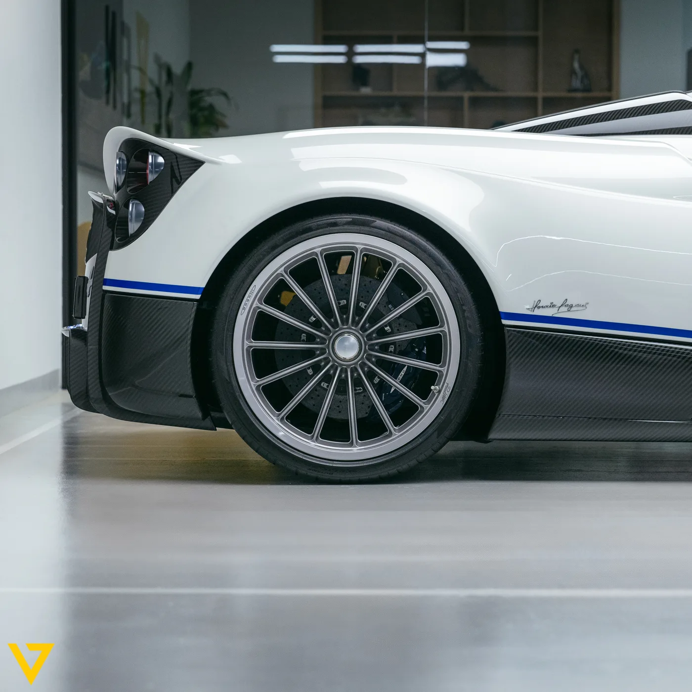 2019 Pagani Huayra Roadster angeboten von einem Supersportwagenhändler in Riyadh, Saudi-Arabien, Foto 18 von 30