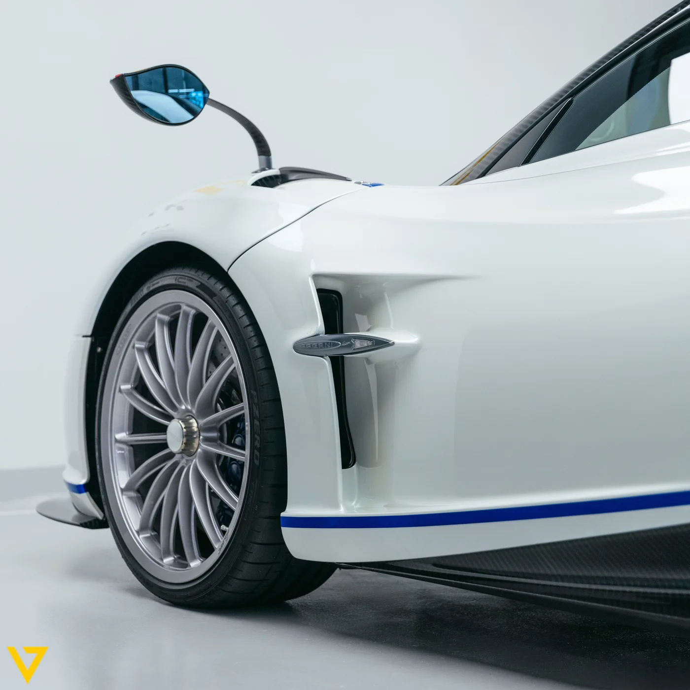 2019 Pagani Huayra Roadster angeboten von einem Supersportwagenhändler in Riyadh, Saudi-Arabien, Foto 19 von 30