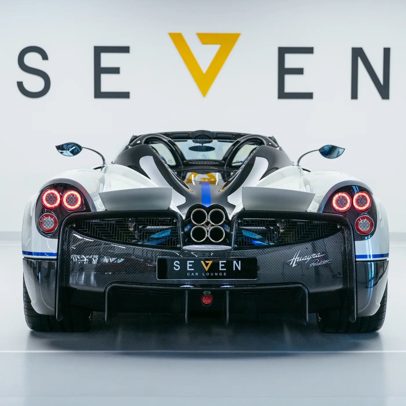 2019 Pagani Huayra Roadster angeboten von einem Supersportwagenhändler in Riyadh, Saudi-Arabien, Foto 20 von 30