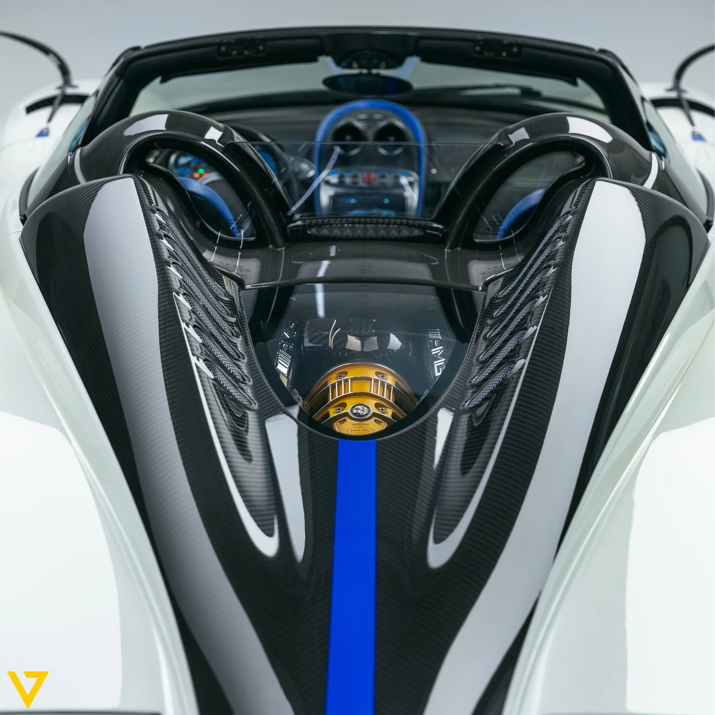 2019 Pagani Huayra Roadster angeboten von einem Supersportwagenhändler in Riyadh, Saudi-Arabien, Foto 22 von 30