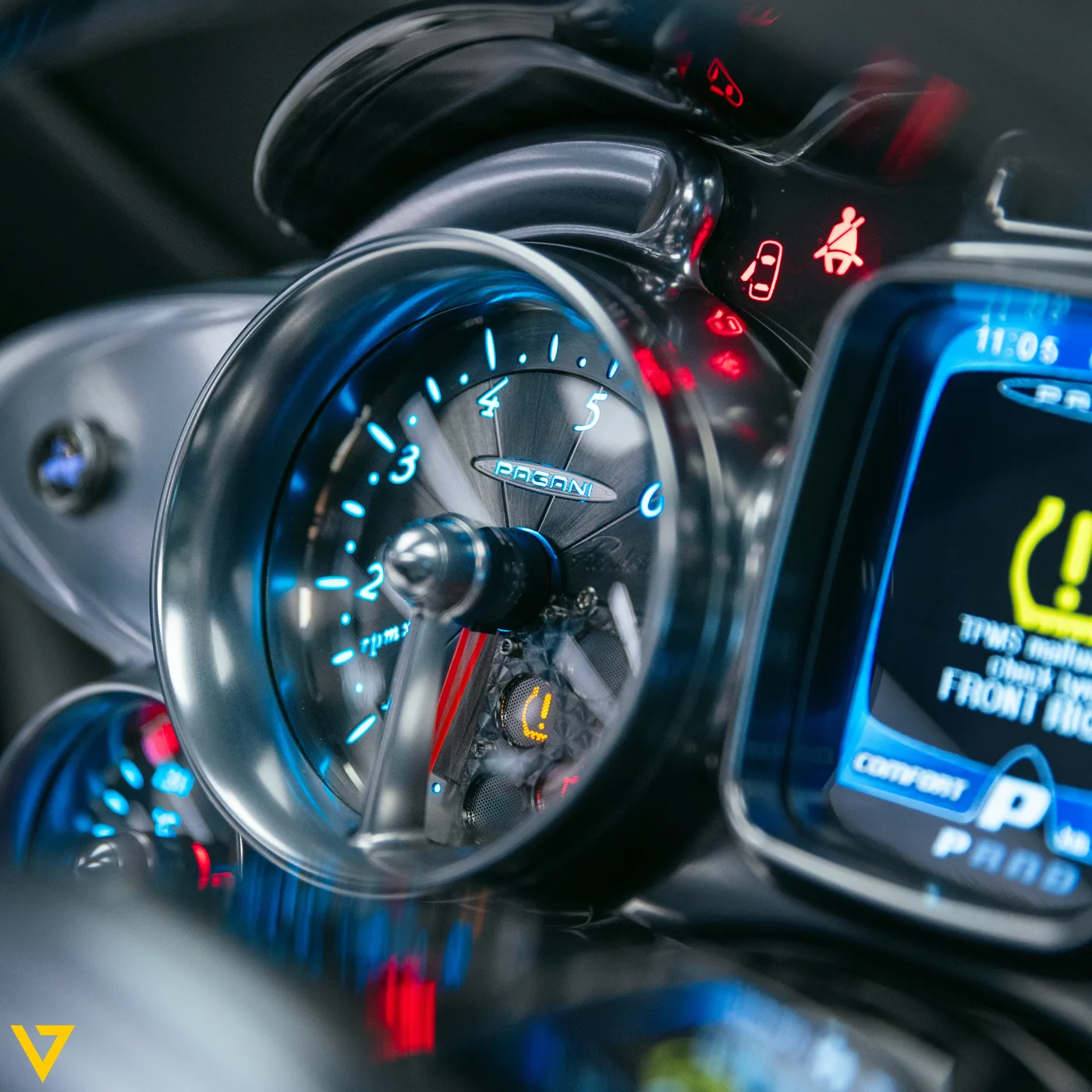 2019 Pagani Huayra Roadster angeboten von einem Supersportwagenhändler in Riyadh, Saudi-Arabien, Foto 23 von 30