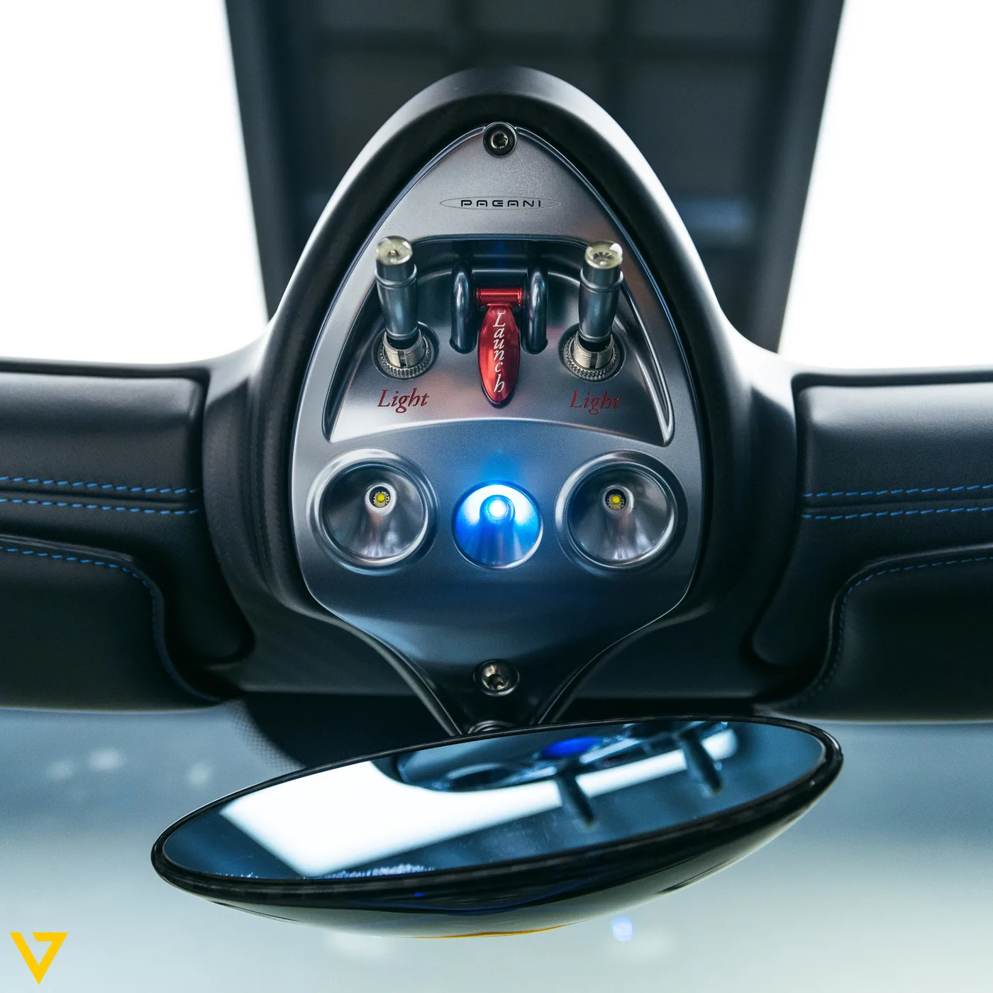 2019 Pagani Huayra Roadster angeboten von einem Supersportwagenhändler in Riyadh, Saudi-Arabien, Foto 24 von 30