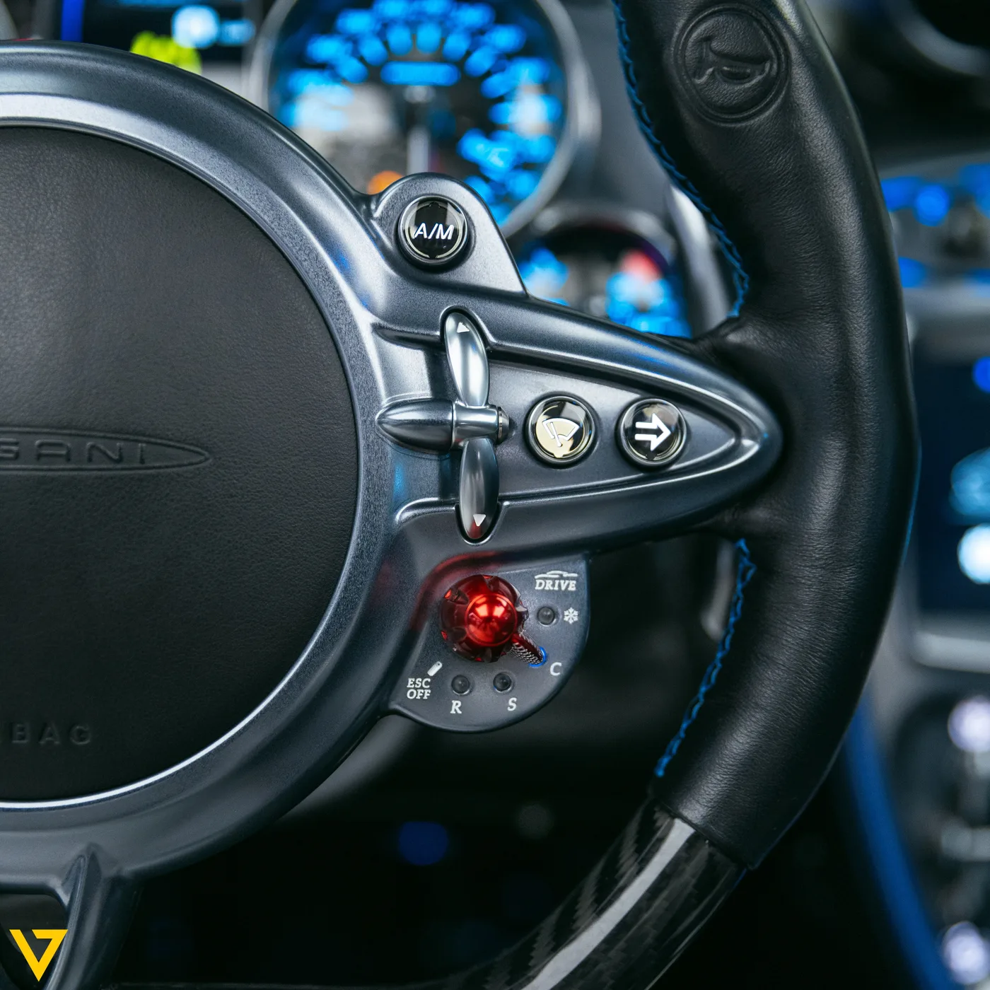 2019 Pagani Huayra Roadster angeboten von einem Supersportwagenhändler in Riyadh, Saudi-Arabien, Foto 25 von 30