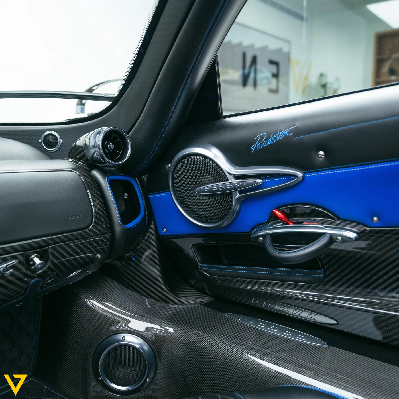 2019 Pagani Huayra Roadster angeboten von einem Supersportwagenhändler in Riyadh, Saudi-Arabien, Foto 26 von 30