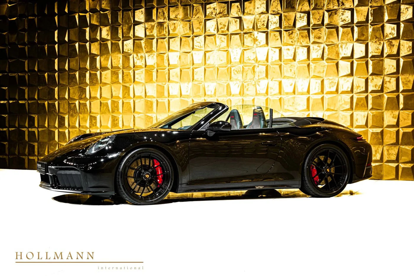Porsche 911 Carrera GTS Cabriolet facelift proposée par un concessionnaire spécialisé à Stuhr, Allemagne, photo 4 sur 8