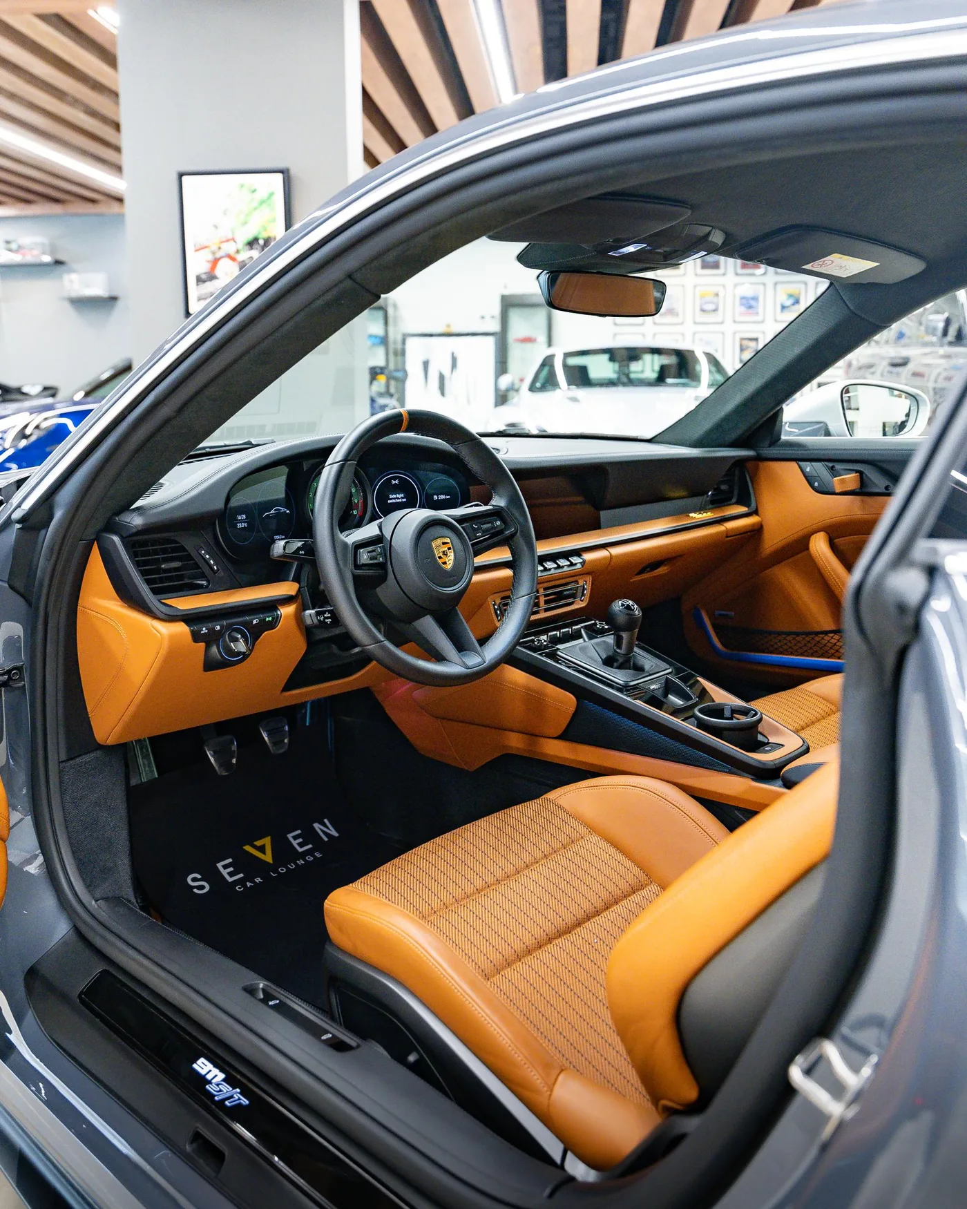 Porsche 911 S/T angeboten von einem Supersportwagenhändler in Riyadh, Saudi-Arabien, Foto 11 von 21