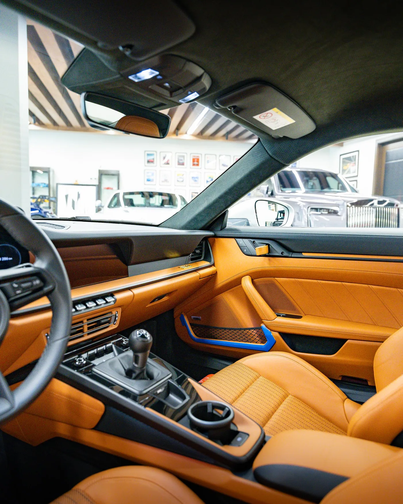 Porsche 911 S/T angeboten von einem Supersportwagenhändler in Riyadh, Saudi-Arabien, Foto 12 von 21
