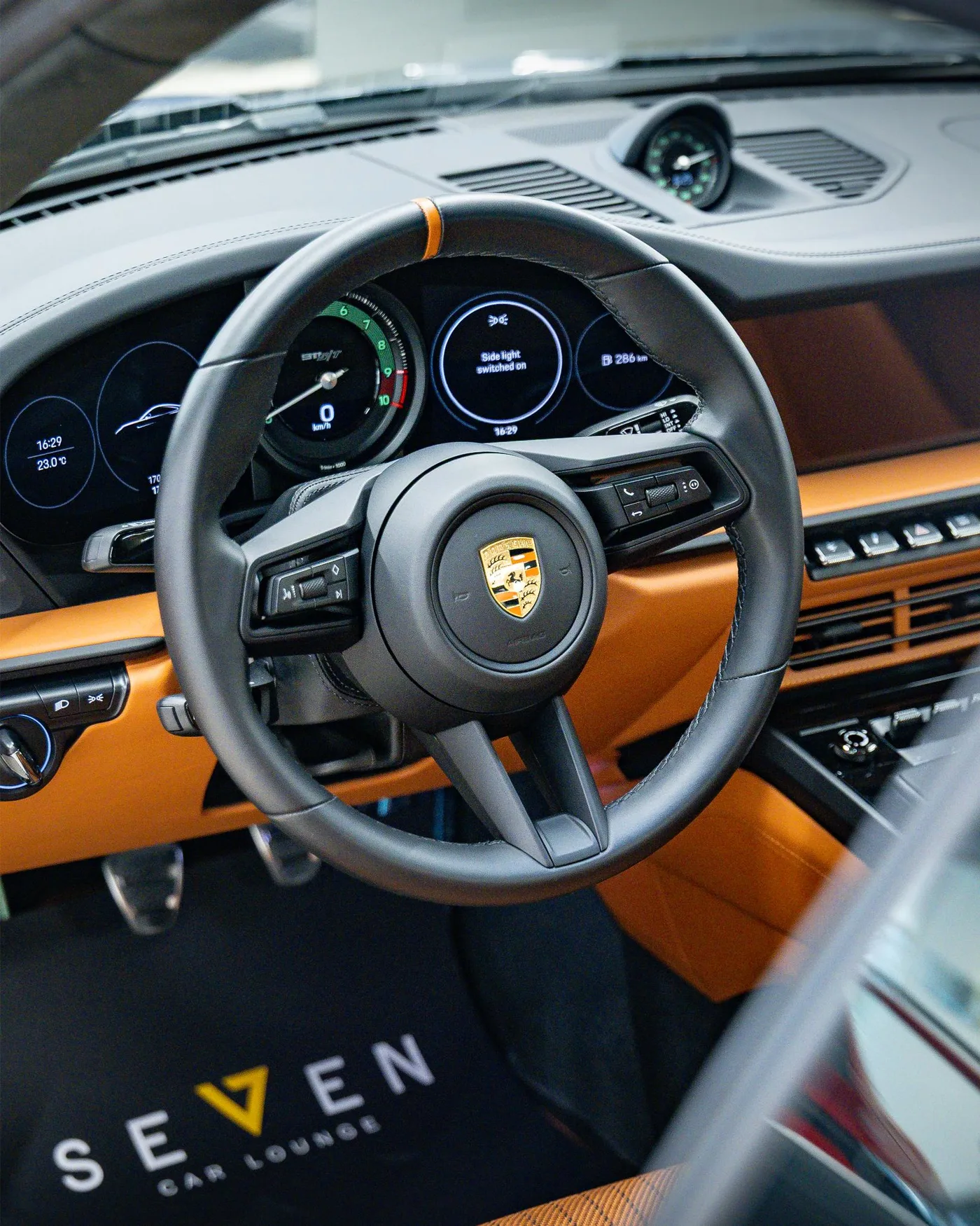 Porsche 911 S/T angeboten von einem Supersportwagenhändler in Riyadh, Saudi-Arabien, Foto 14 von 21