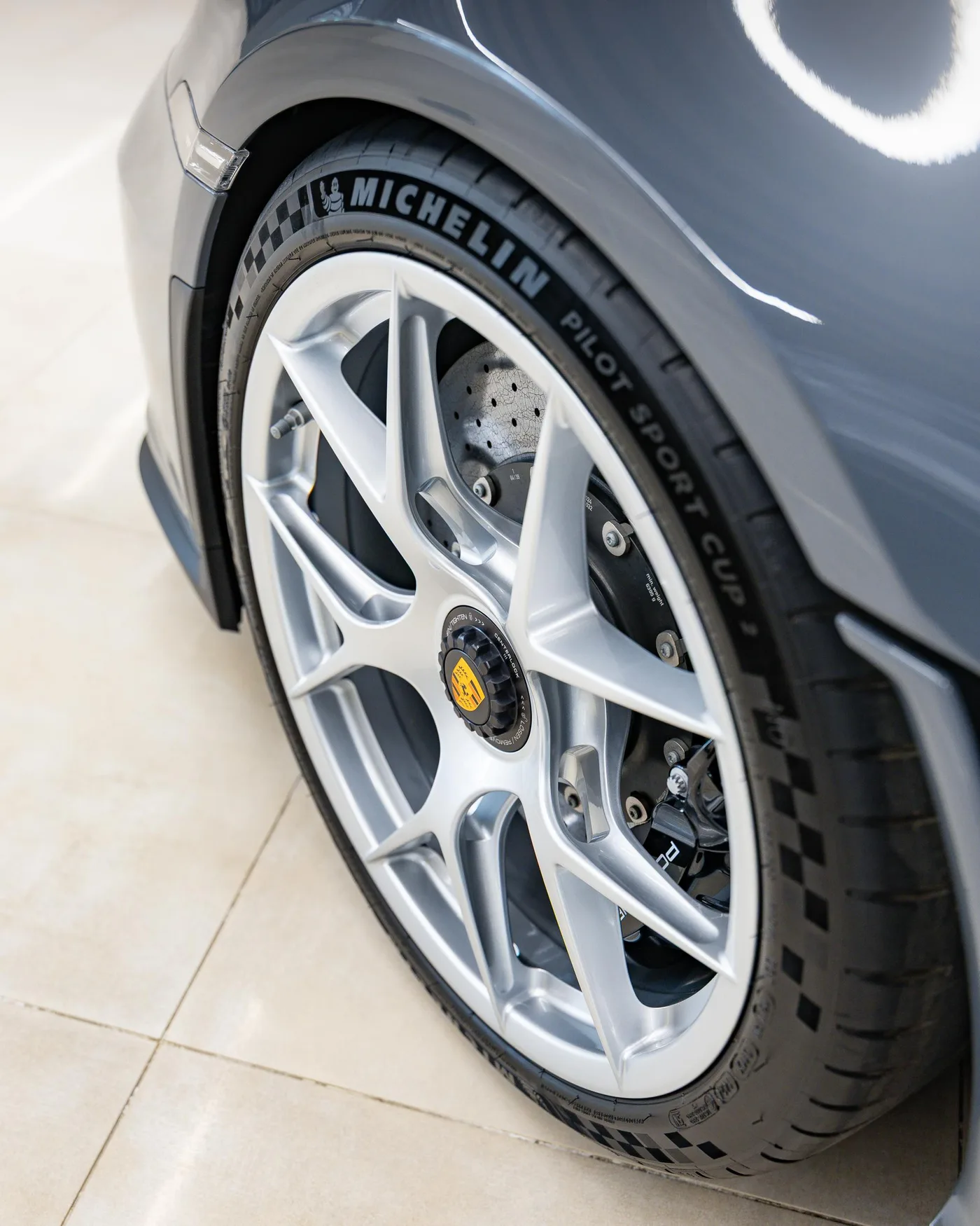 Porsche 911 S/T angeboten von einem Supersportwagenhändler in Riyadh, Saudi-Arabien, Foto 21 von 21