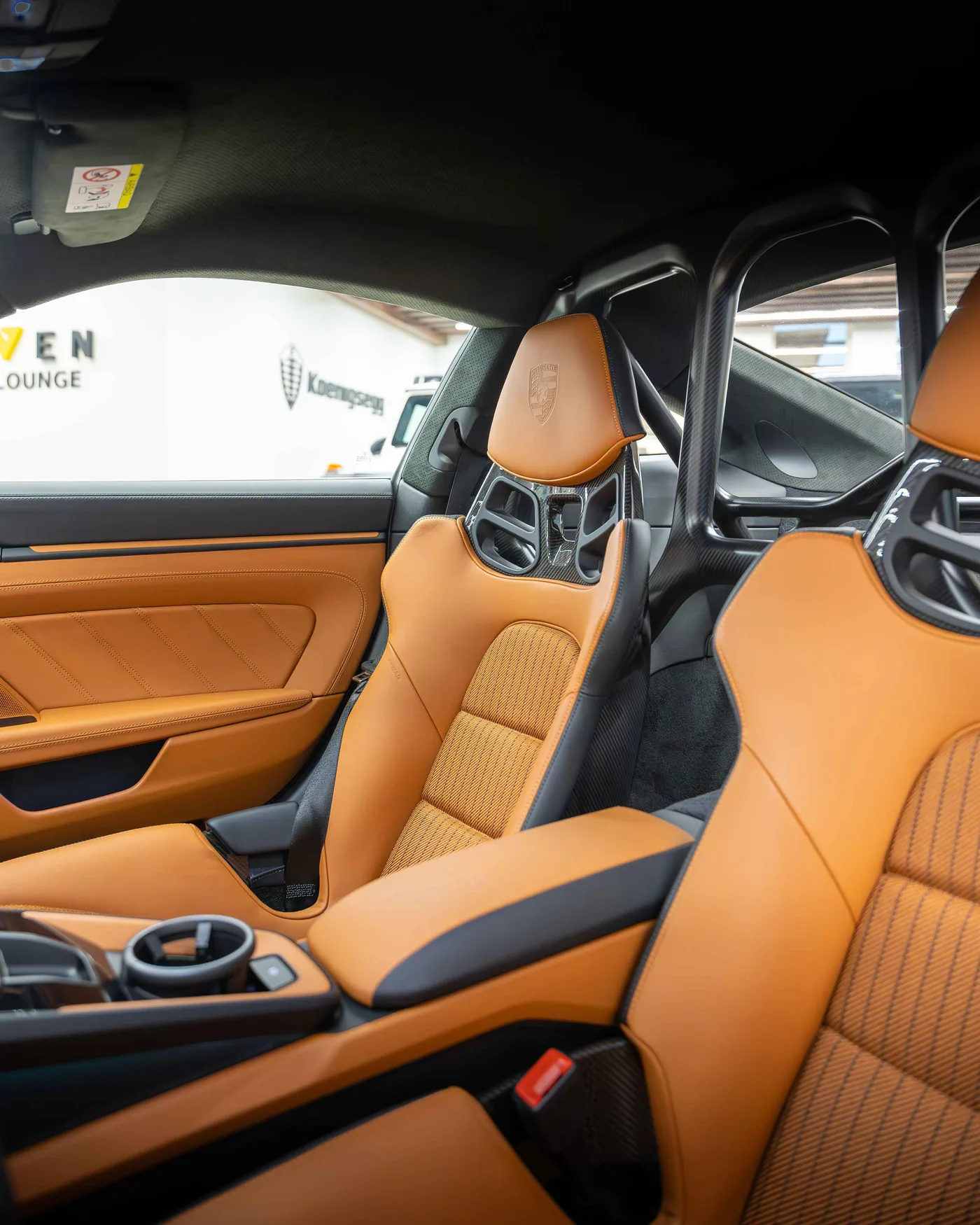 Porsche 911 S/T angeboten von einem Supersportwagenhändler in Riyadh, Saudi-Arabien, Foto 13 von 20
