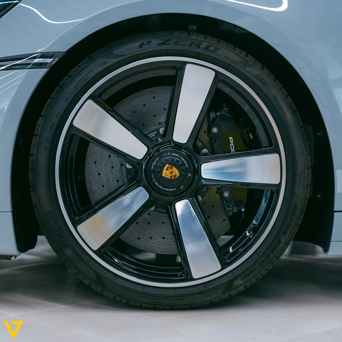 Porsche 911 Sport Classic offered by a supercar dealer in Riyadh, Saudi Arabia, photo 19 of 21
