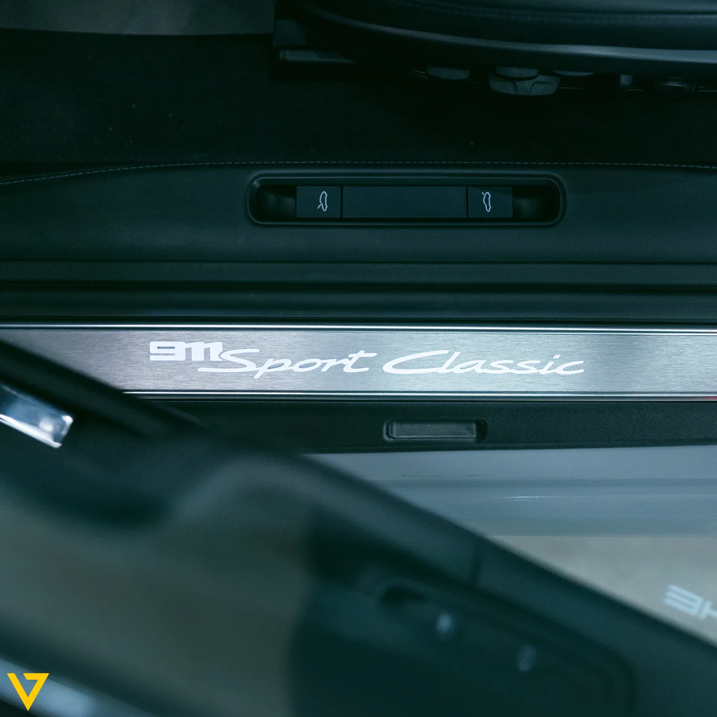Porsche 911 Sport Classic offered by a supercar dealer in Riyadh, Saudi Arabia, photo 20 of 21