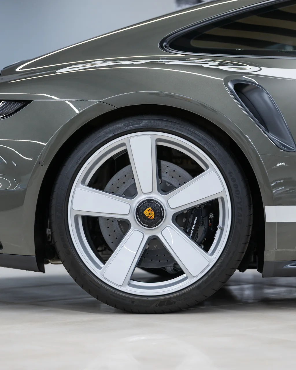 Porsche 911 Turbo 50 Years, 5/19