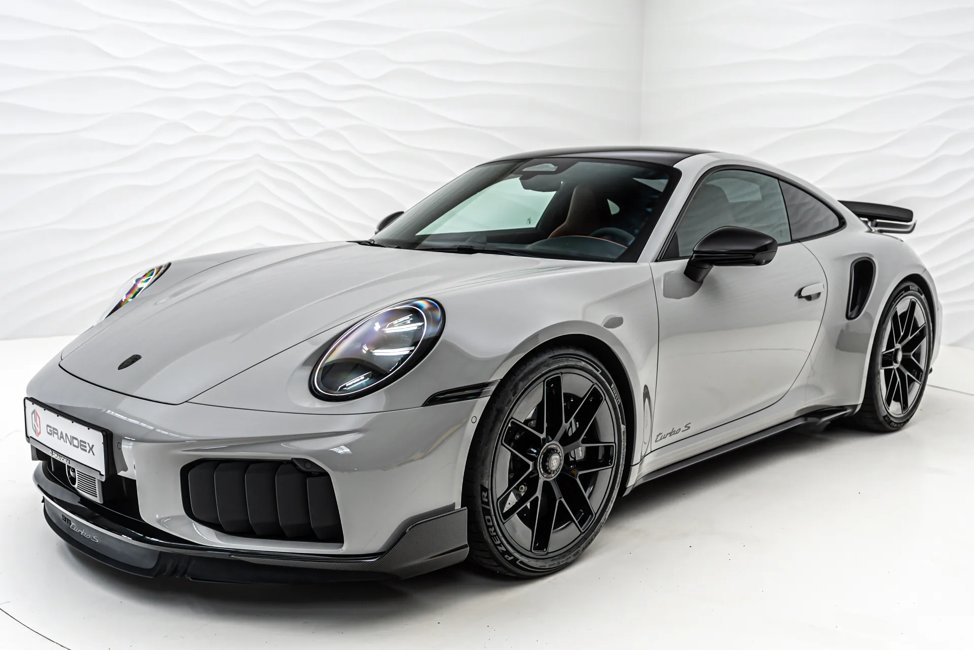 Porsche 911 Turbo S angeboten von einem Supersportwagenhändler in Sengenthal, Deutschland, Hauptfoto