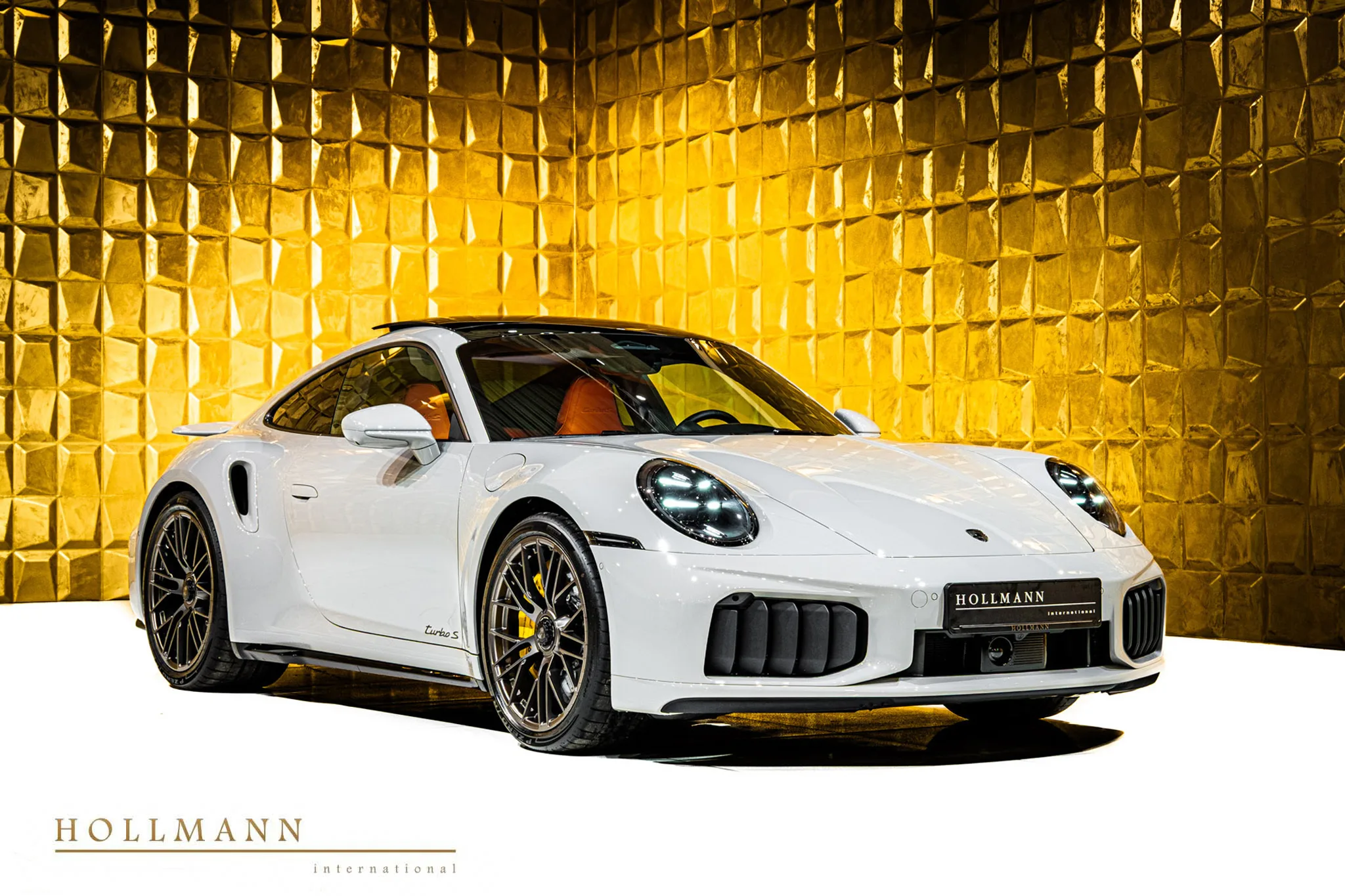 Porsche 911 Turbo S offered by a specialist dealer in Stuhr, Germany, main photo