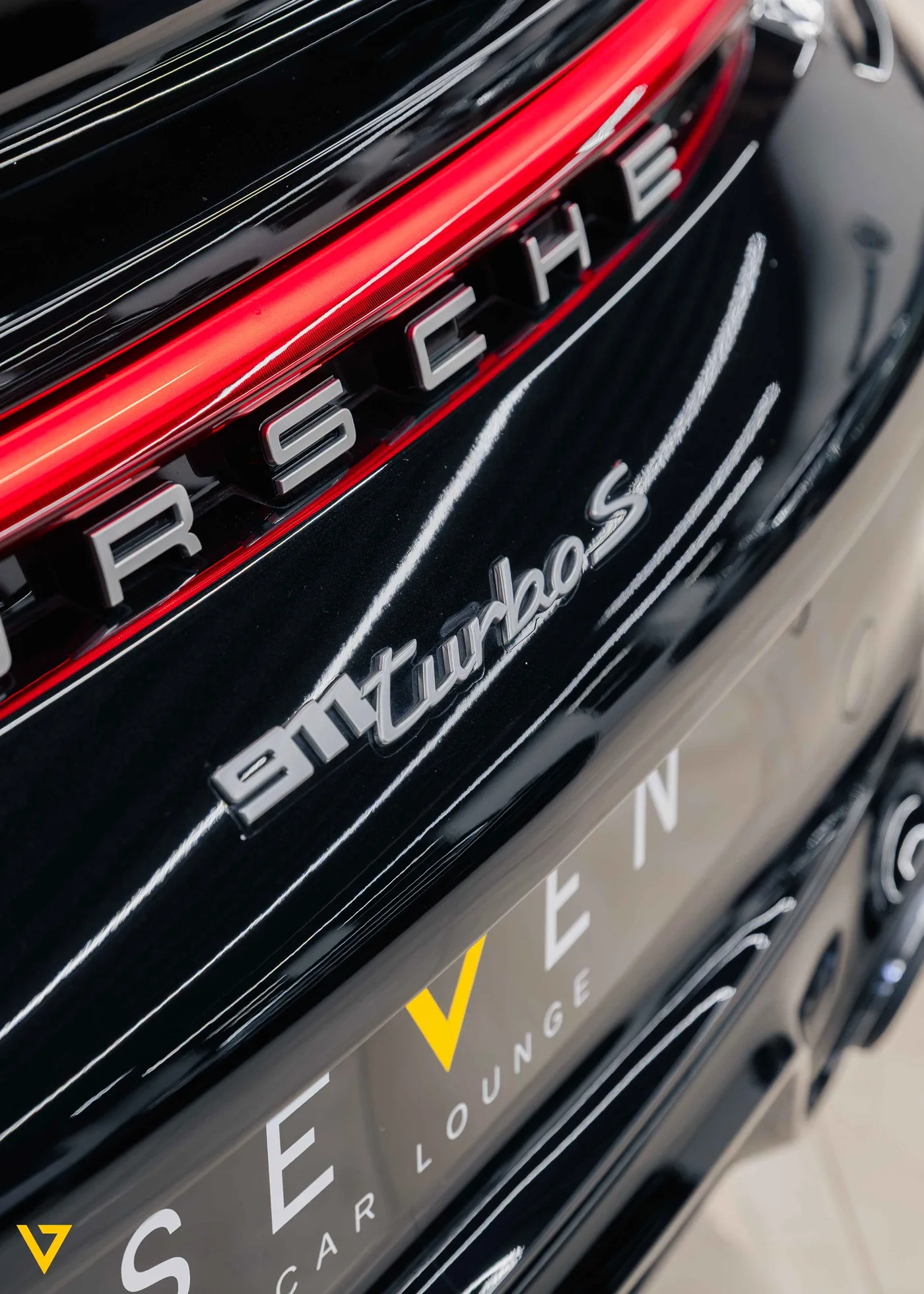 Porsche 911 Turbo S angeboten von einem Supersportwagenhändler in Riyadh, Saudi-Arabien, Foto 4 von 20