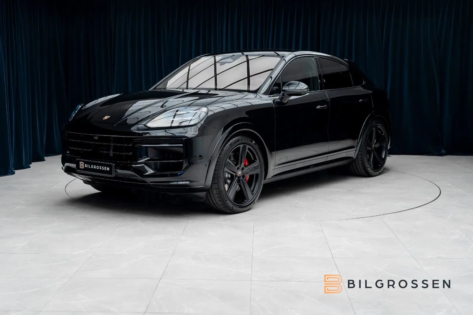 Porsche Cayenne GTS Coupé proposée par un concessionnaire spécialisé à Täby, Suède, photo principale