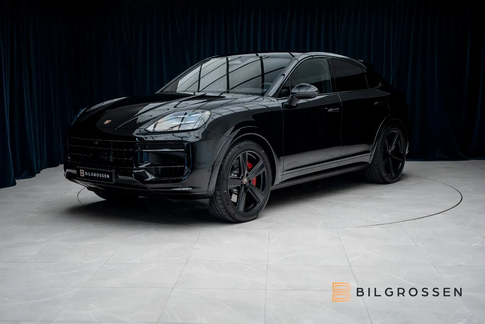 Porsche Cayenne GTS Coupé proposée par un concessionnaire spécialisé à Täby, Suède, photo principale