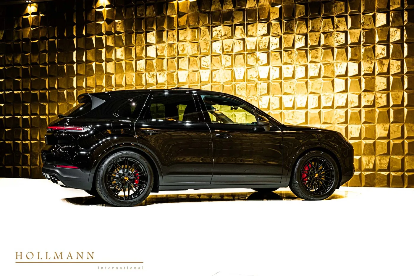 Porsche Cayenne S facelift offered by a specialist dealer in Stuhr, Germany, photo 2 of 8
