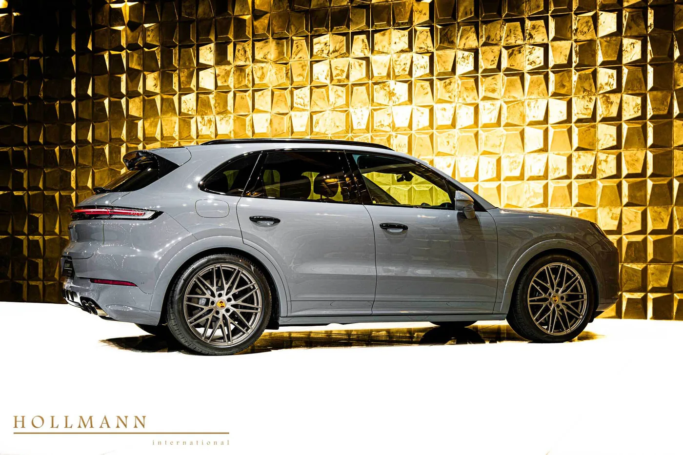 Porsche Cayenne S facelift offered by a specialist dealer in Stuhr, Germany, photo 5 of 8