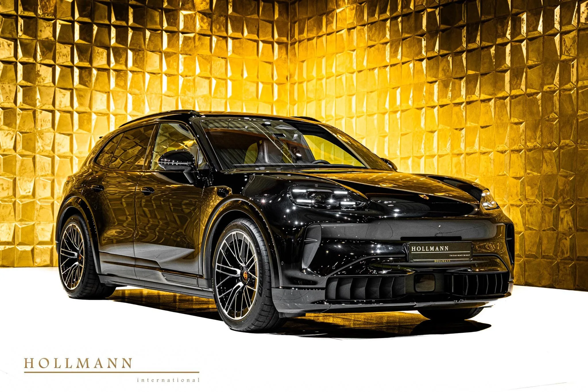 Porsche Cayenne Electric angeboten von einem Fachhändler in Stuhr, Deutschland, Hauptfoto