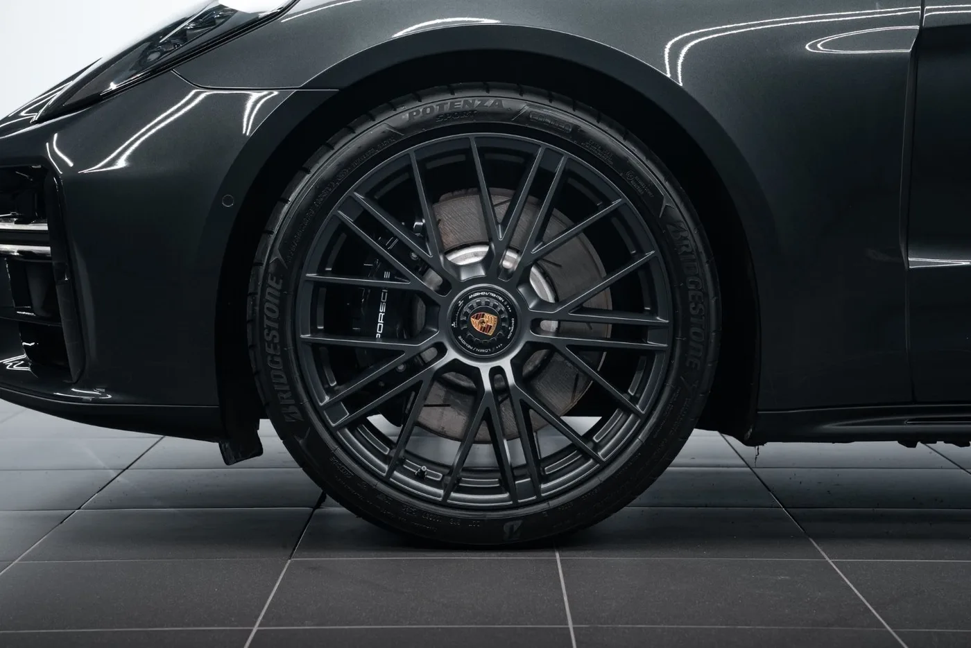 Porsche Panamera GTS offered by a specialist dealer in Putzbrunn, Germany, photo 5 of 15