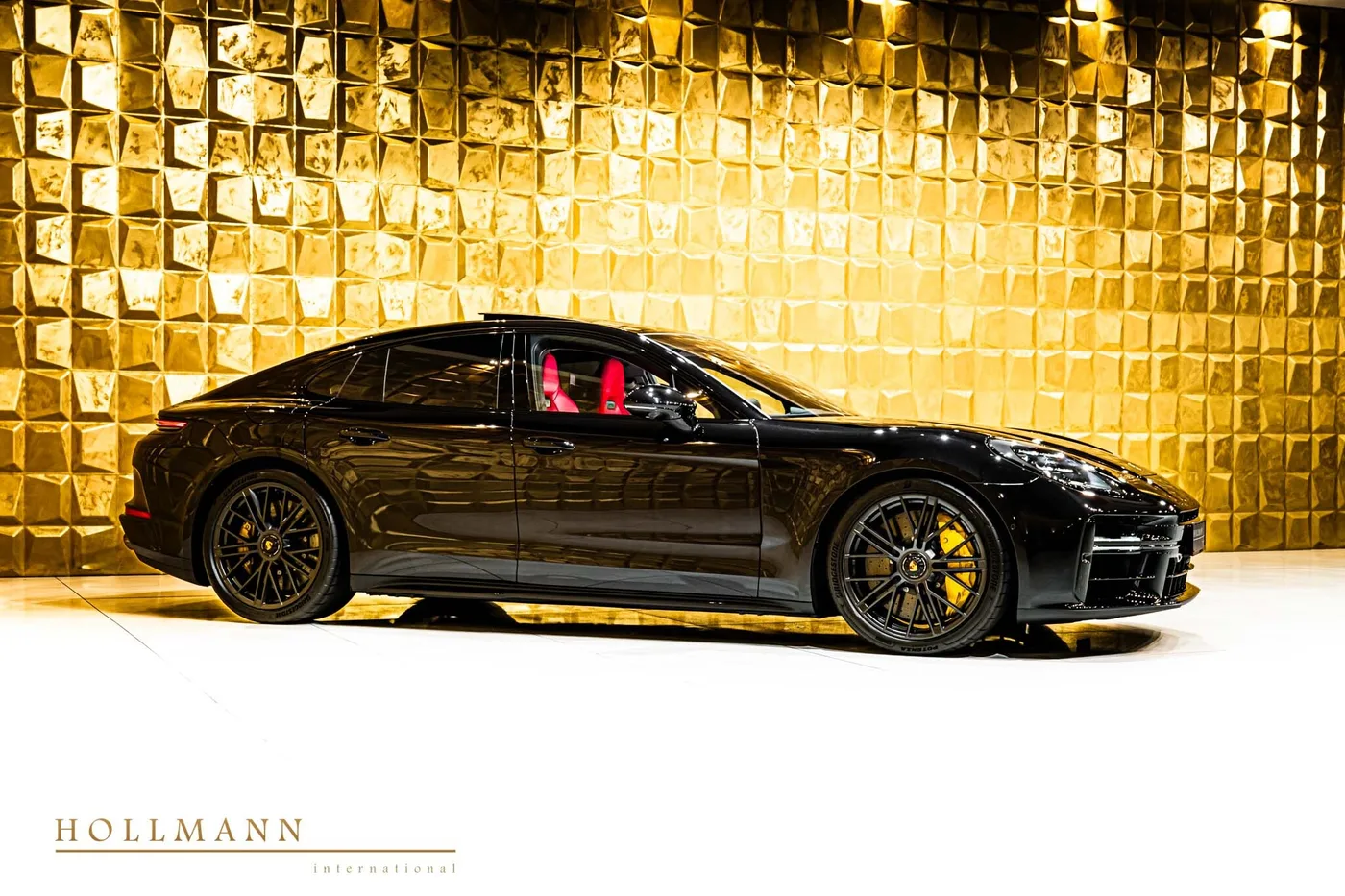 Porsche Panamera GTS proposée par un concessionnaire spécialisé à Stuhr, Allemagne, photo 2 sur 8