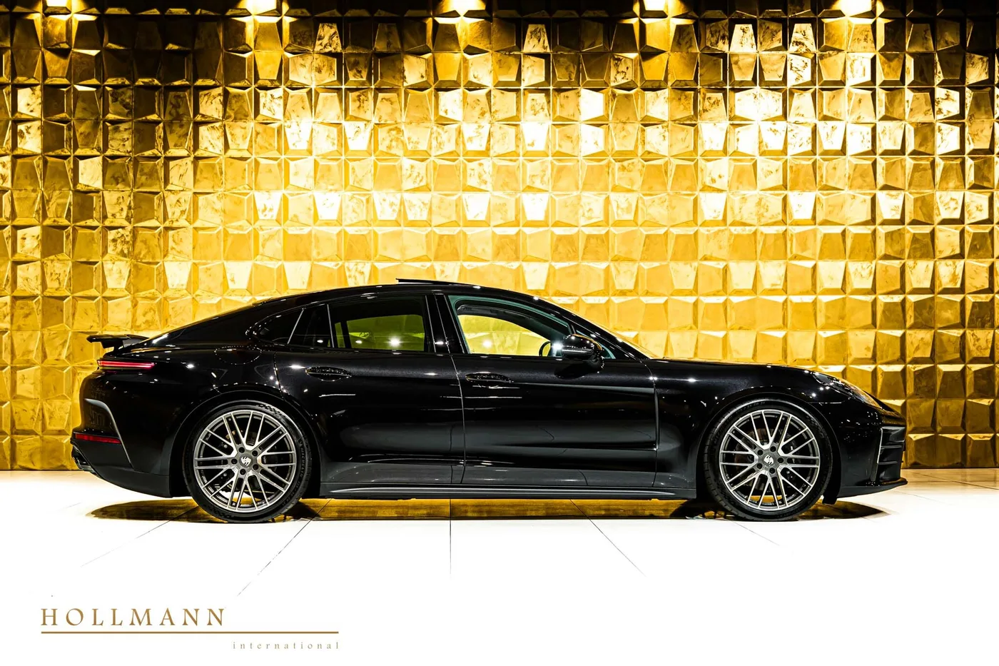 Porsche Panamera 4 proposée par un concessionnaire spécialisé à Stuhr, Allemagne, photo 2 sur 8
