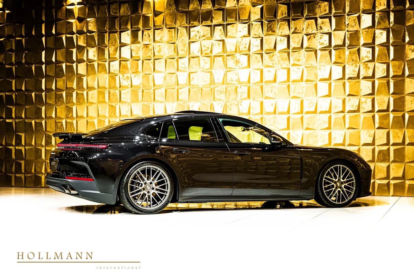 Porsche Panamera 4 proposée par un concessionnaire spécialisé à Stuhr, Allemagne, photo 3 sur 8