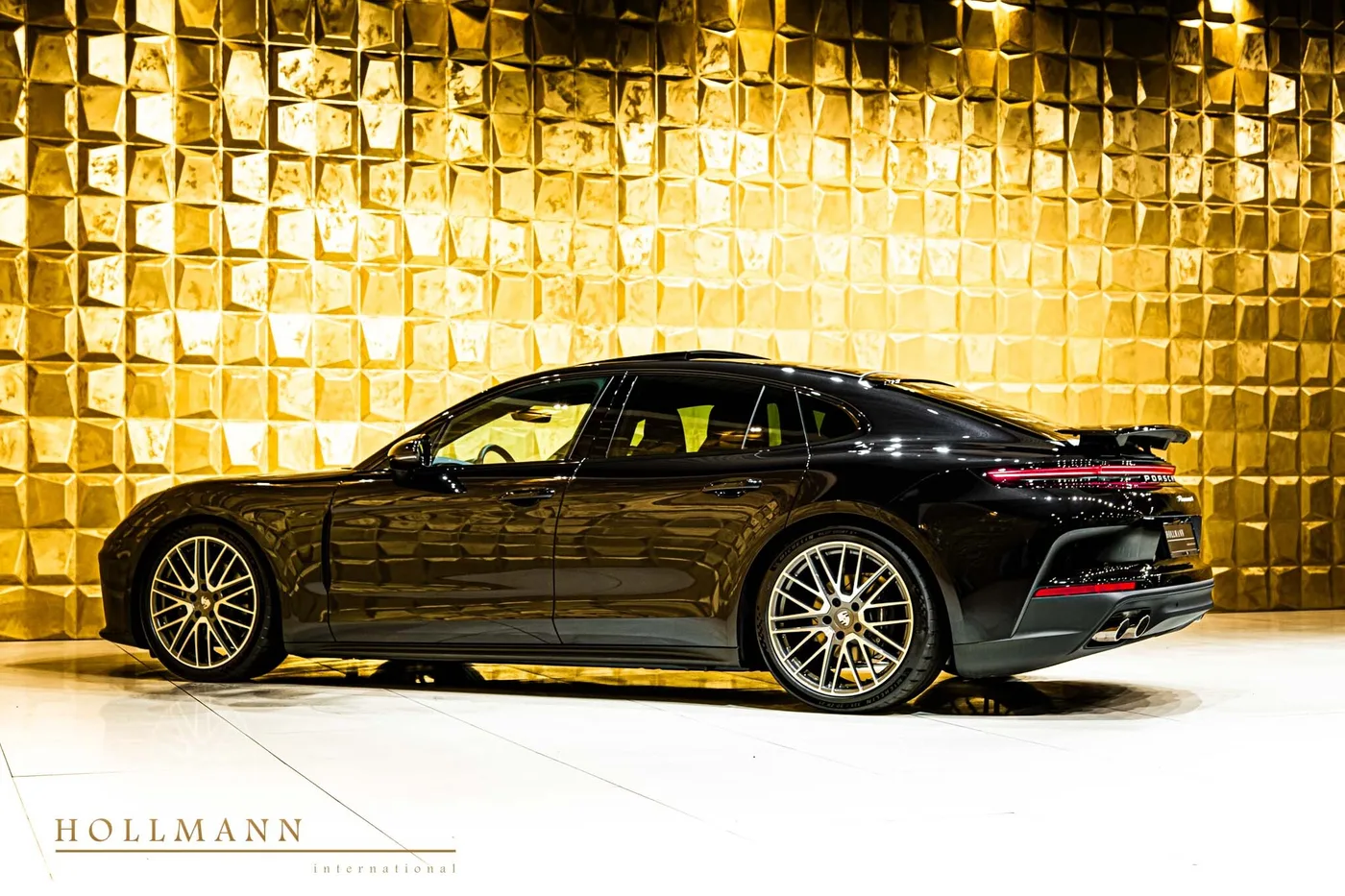Porsche Panamera 4 proposée par un concessionnaire spécialisé à Stuhr, Allemagne, photo 5 sur 8