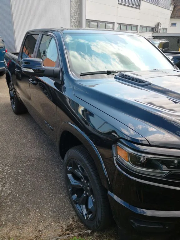 Ram 1500 Limited, 2/5
