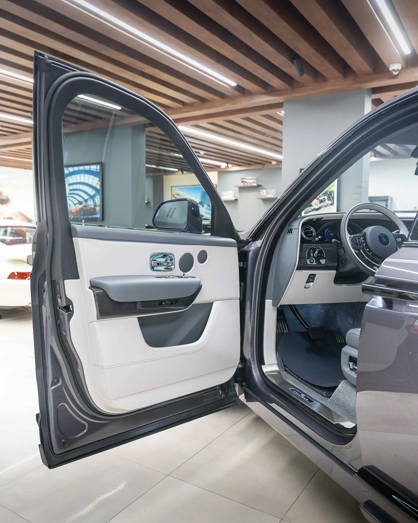 2027 Rolls-Royce Cullinan Black Badge angeboten von einem Supersportwagenhändler in Riyadh, Saudi-Arabien, Foto 7 von 19