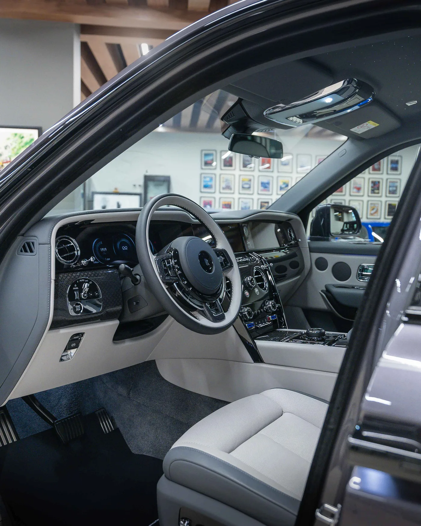 2027 Rolls-Royce Cullinan Black Badge angeboten von einem Supersportwagenhändler in Riyadh, Saudi-Arabien, Foto 10 von 19