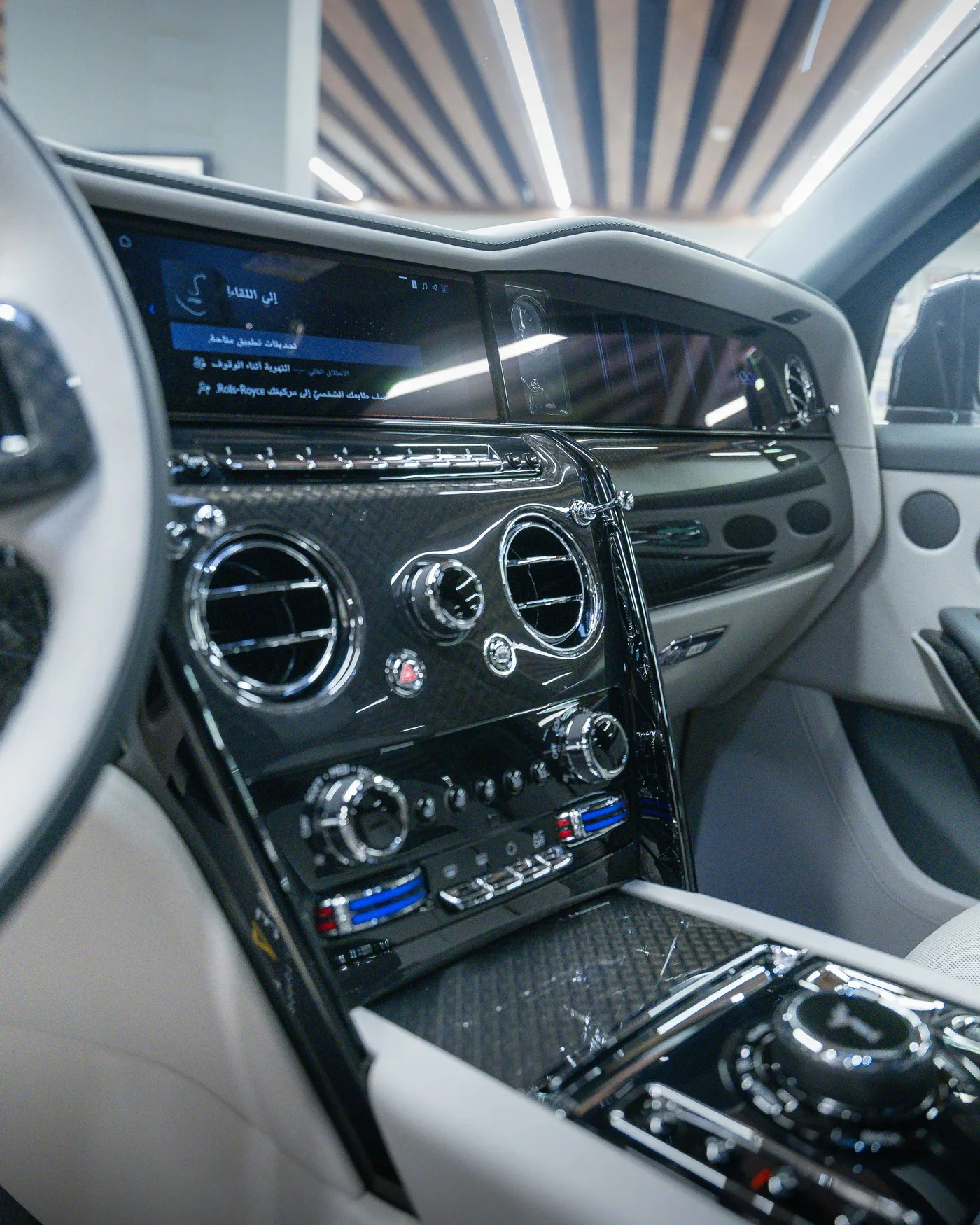 2027 Rolls-Royce Cullinan Black Badge angeboten von einem Supersportwagenhändler in Riyadh, Saudi-Arabien, Foto 13 von 19