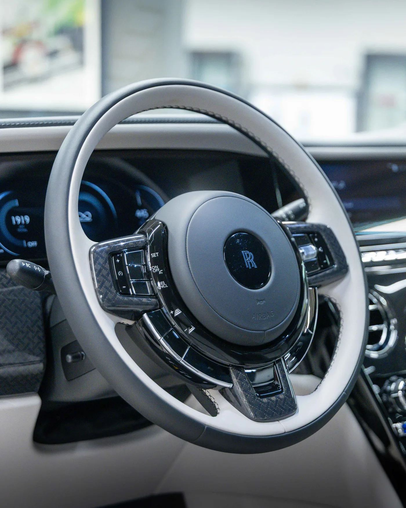 2027 Rolls-Royce Cullinan Black Badge angeboten von einem Supersportwagenhändler in Riyadh, Saudi-Arabien, Foto 14 von 19