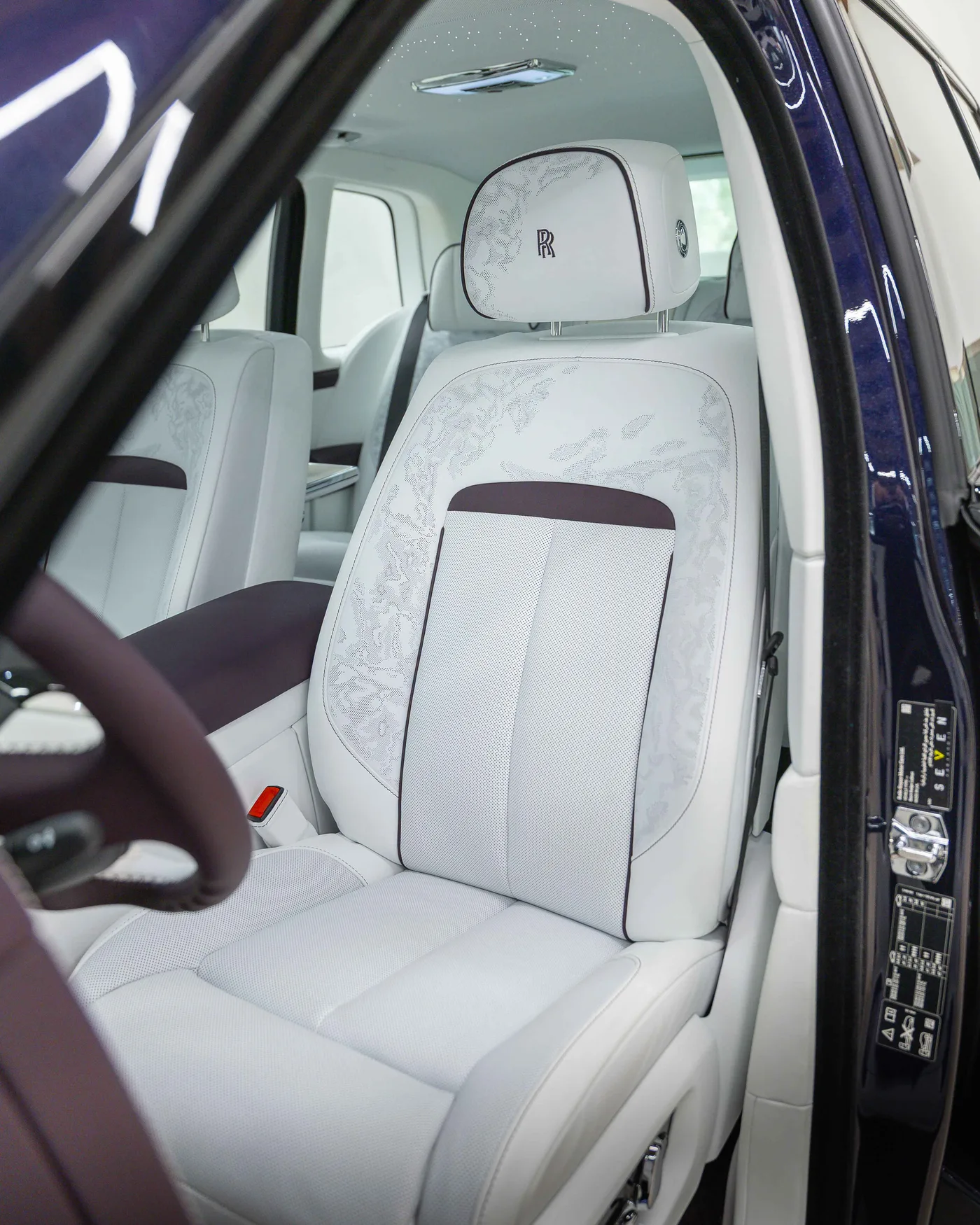 2026 Rolls-Royce Cullinan Black Badge angeboten von einem Supersportwagenhändler in Riyadh, Saudi-Arabien, Foto 10 von 16