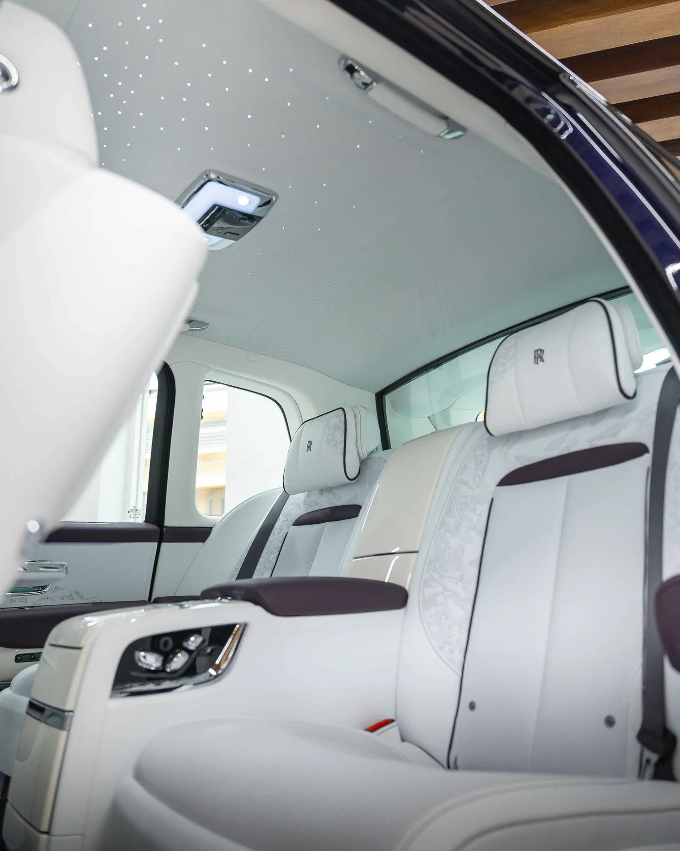 2026 Rolls-Royce Cullinan Black Badge angeboten von einem Supersportwagenhändler in Riyadh, Saudi-Arabien, Foto 12 von 16