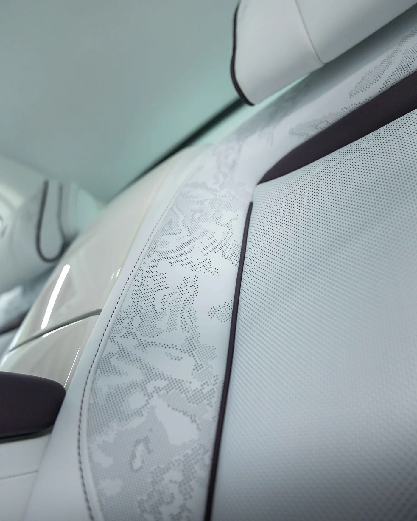 2026 Rolls-Royce Cullinan Black Badge angeboten von einem Supersportwagenhändler in Riyadh, Saudi-Arabien, Foto 14 von 16