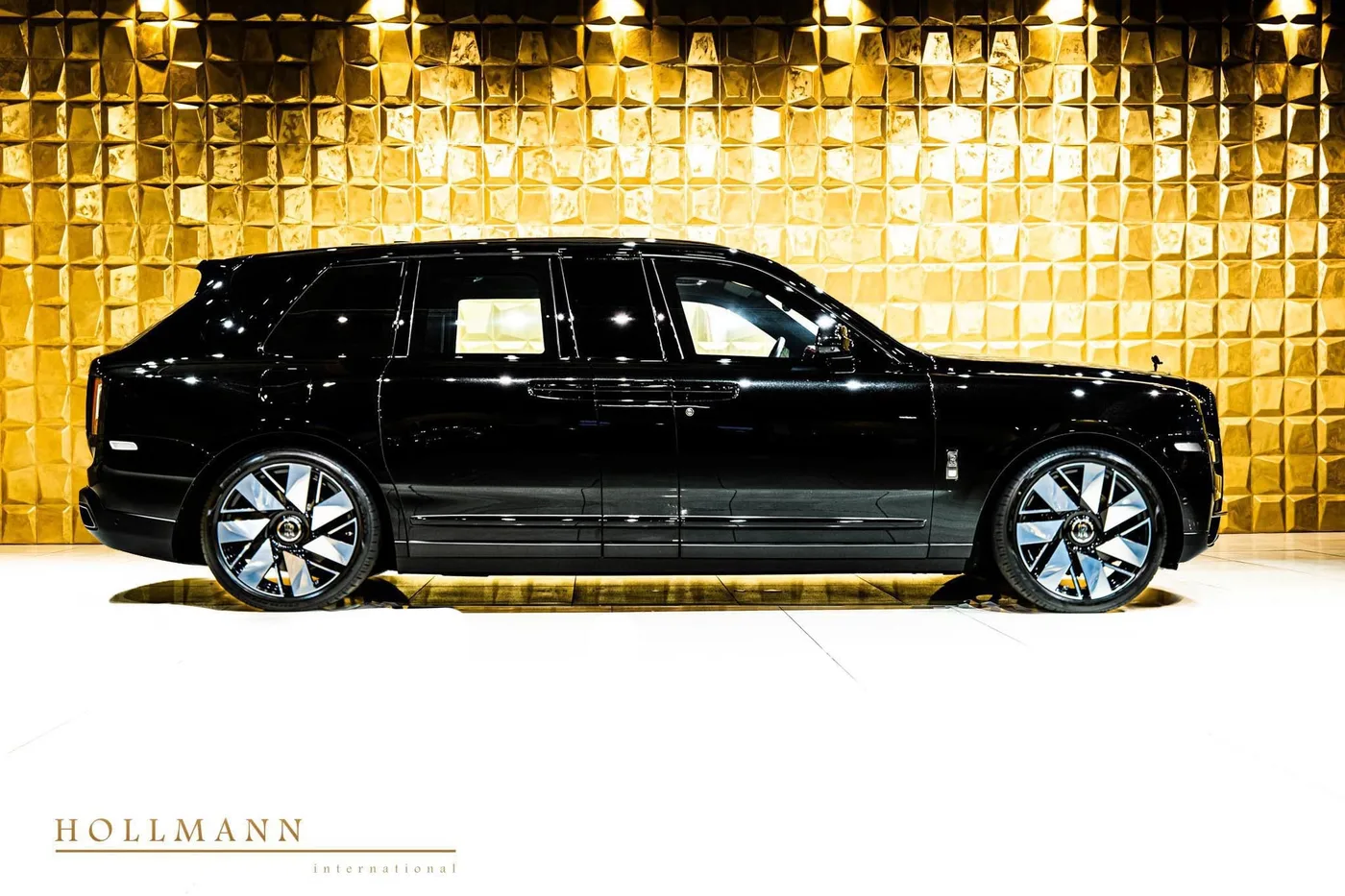 Rolls-Royce Cullinan armoured VR6, extended by 350 mm angeboten von einem Fachhändler in Stuhr, Deutschland, Foto 3 von 8