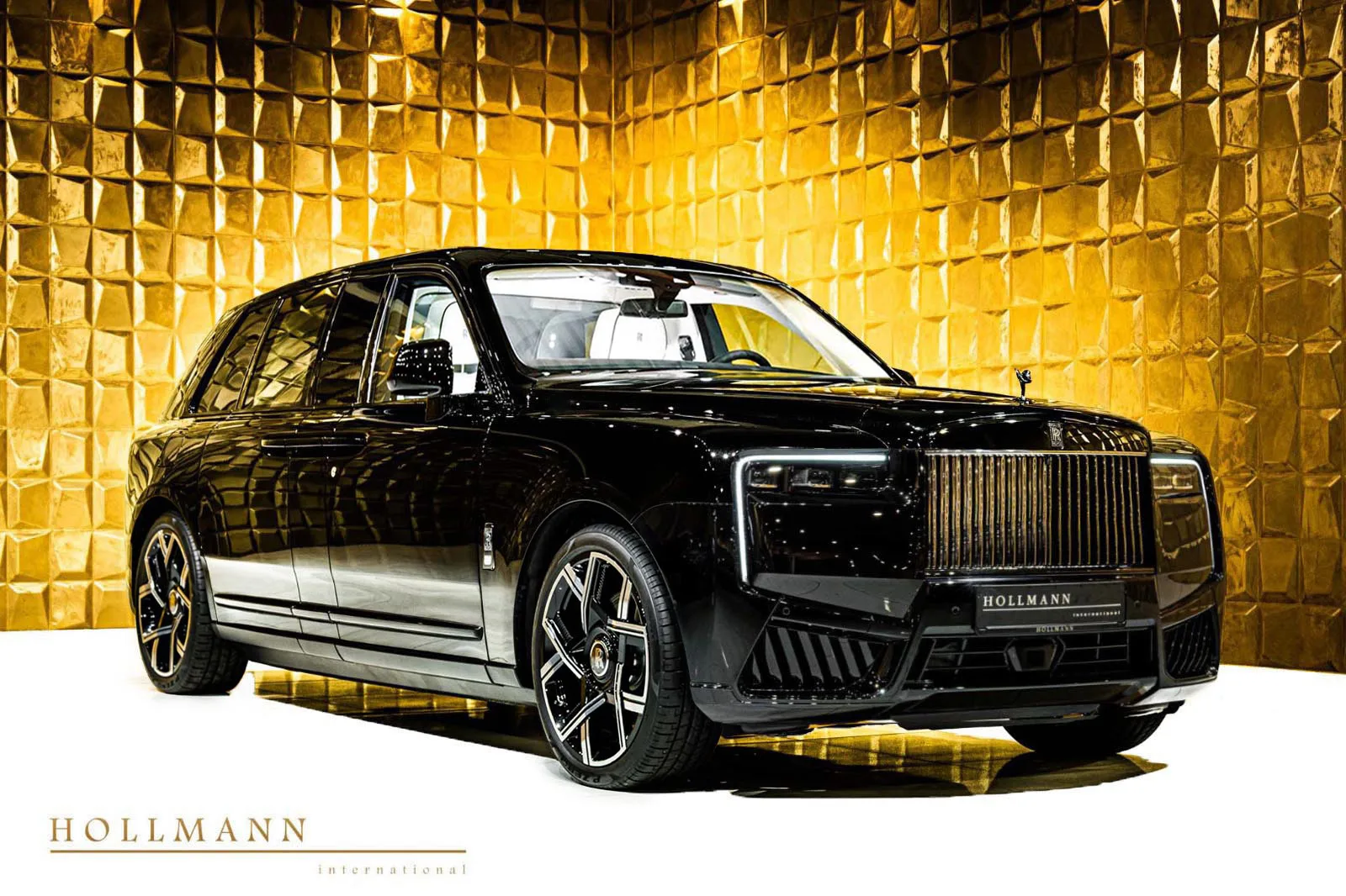 Rolls-Royce Cullinan stretched by 350 mm angeboten von einem Fachhändler in Stuhr, Deutschland, Hauptfoto
