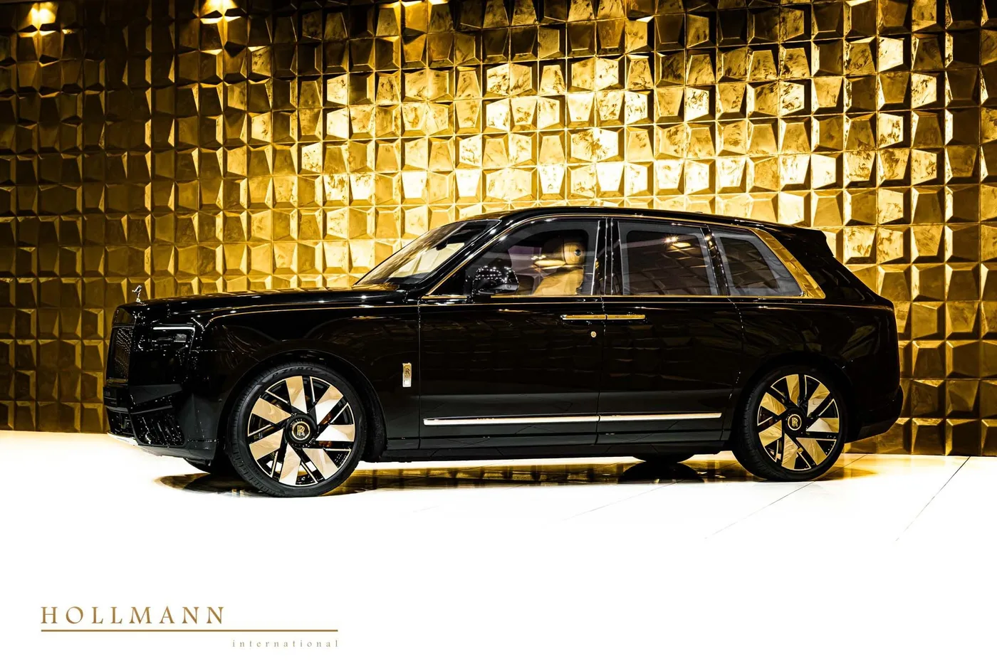 Rolls-Royce Cullinan armoured VR6 offered by a specialist dealer in Stuhr, Germany, photo 2 of 8