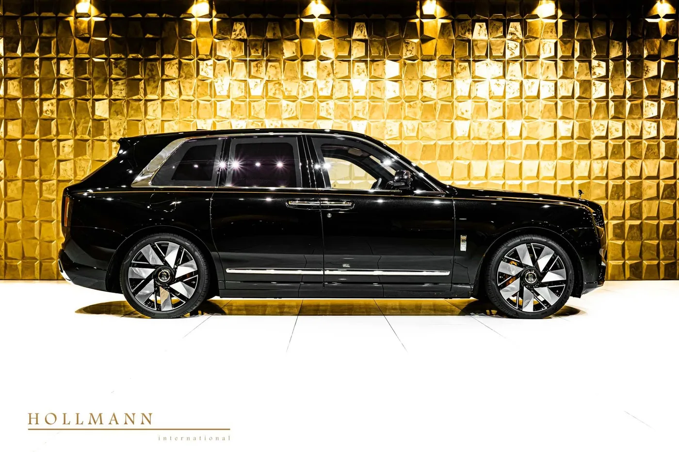Rolls-Royce Cullinan armoured VR6 offered by a specialist dealer in Stuhr, Germany, photo 3 of 8