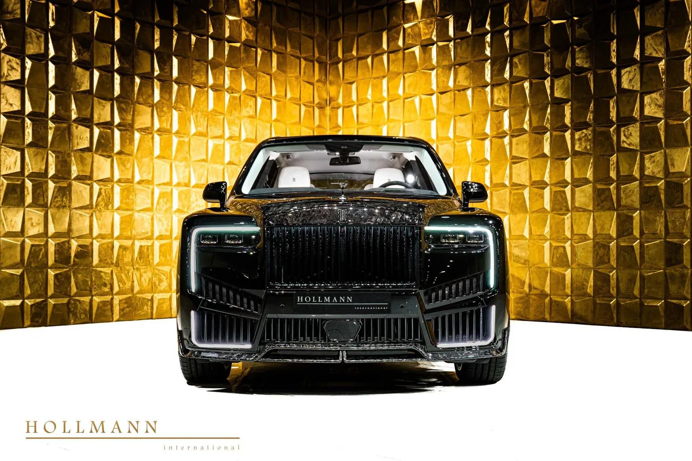 Rolls-Royce Cullinan Black Badge angeboten von einem Fachhändler in Stuhr, Deutschland, Foto 2 von 8