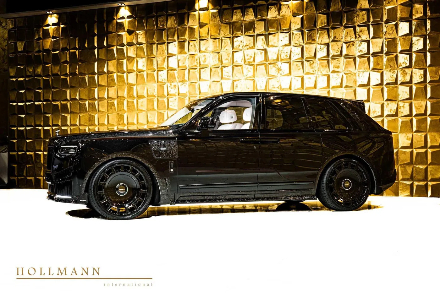 Rolls-Royce Cullinan Black Badge angeboten von einem Fachhändler in Stuhr, Deutschland, Foto 3 von 8