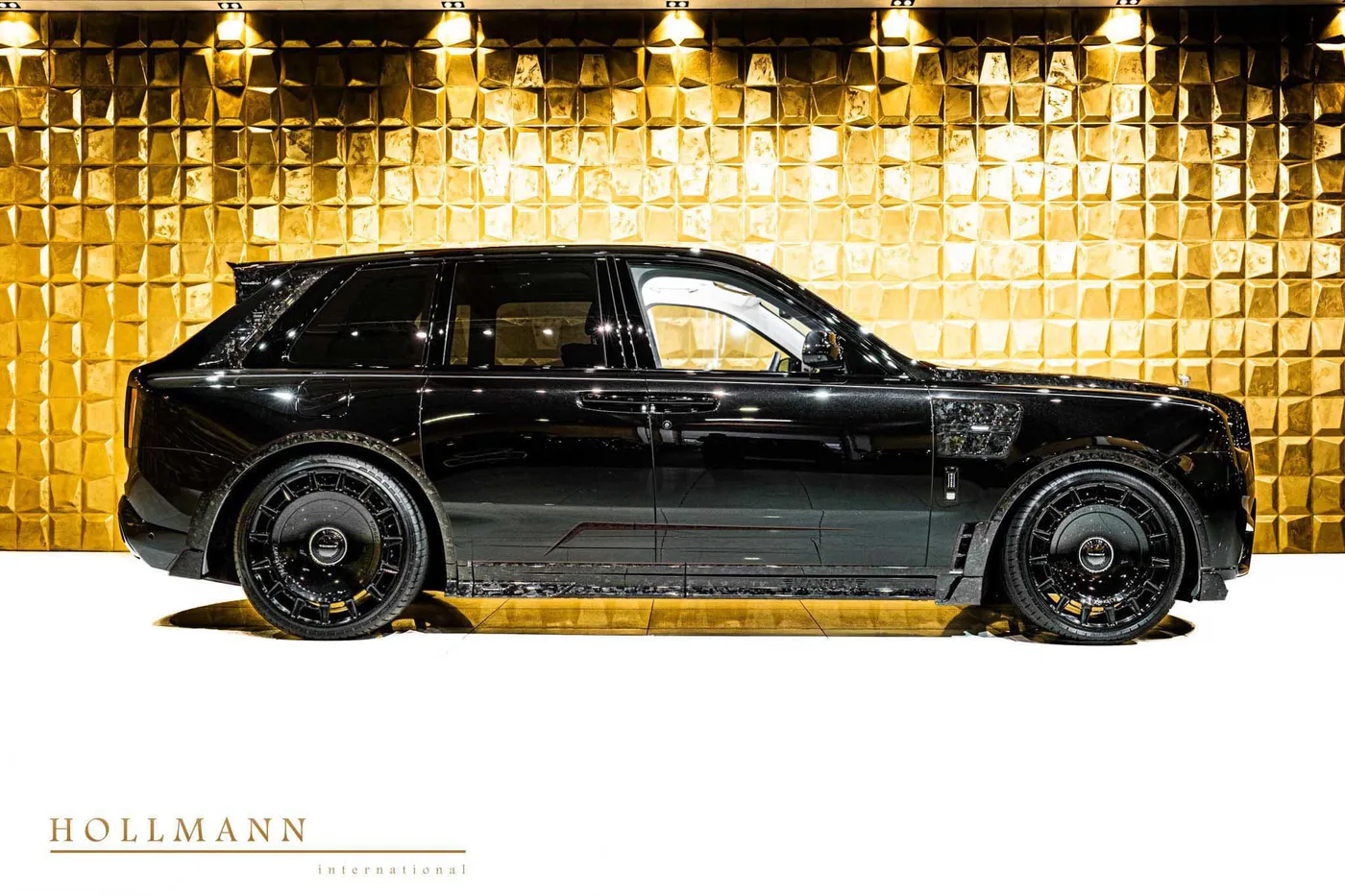 Rolls-Royce Cullinan Black Badge angeboten von einem Fachhändler in Stuhr, Deutschland, Foto 4 von 8