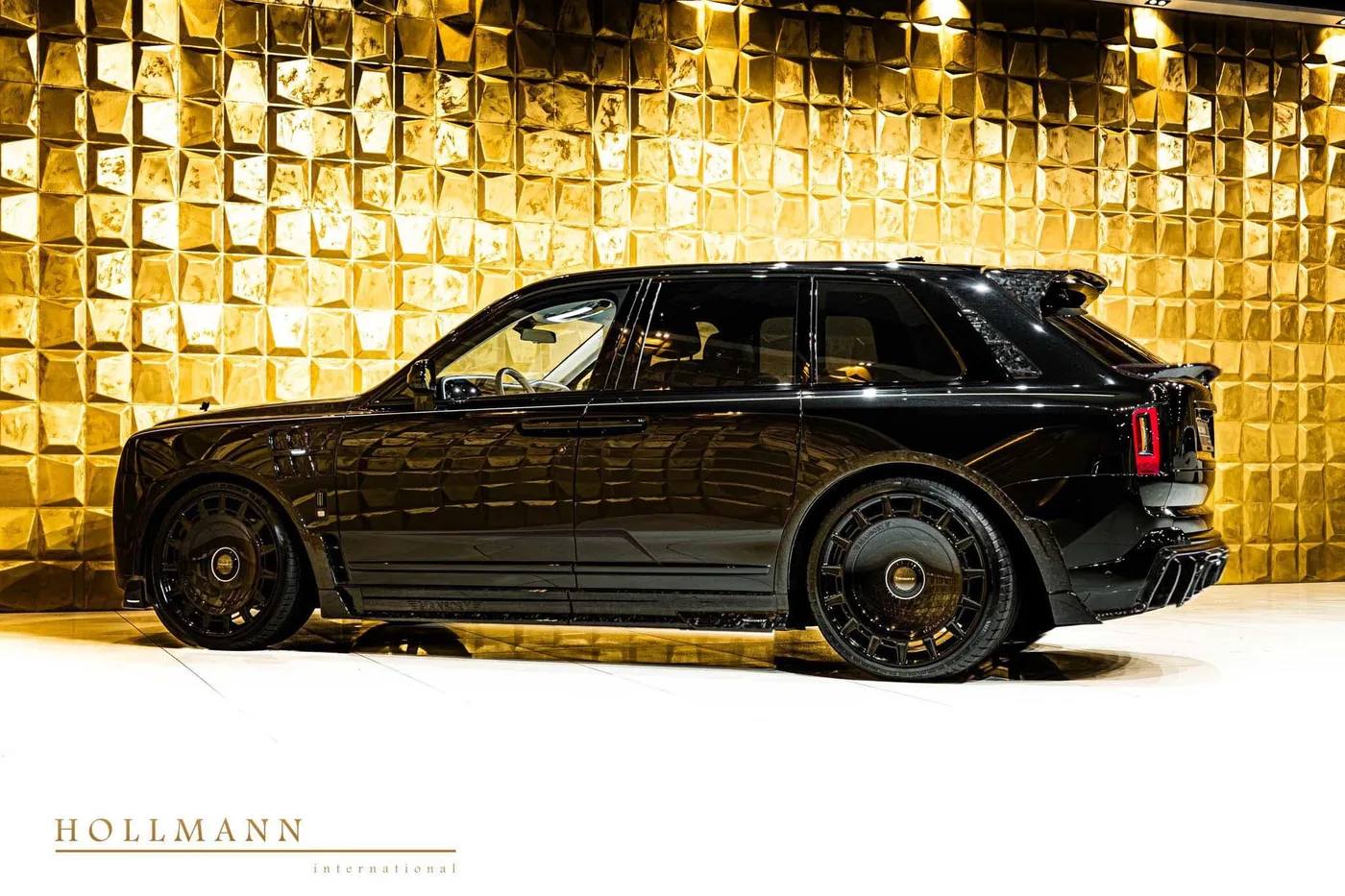 Rolls-Royce Cullinan Black Badge angeboten von einem Fachhändler in Stuhr, Deutschland, Foto 5 von 8